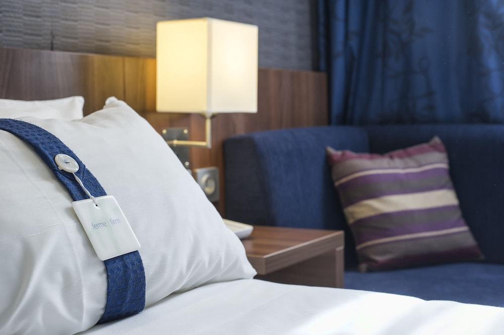 Holiday Inn Express Lille Centre By Ihg Exterior photo