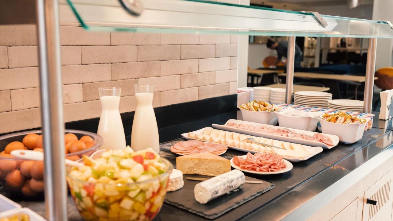 Holiday Inn Express Lille Centre By Ihg Exterior photo