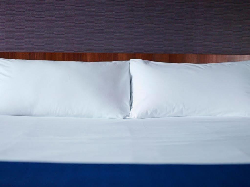 Holiday Inn Express Lille Centre By Ihg Exterior photo